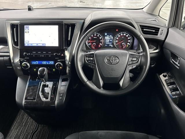 アルファード ２．５Ｓ　両側電動パワースライドドア　Ｗエアコン　フルオートエアコン　盗難防止システム　横滑り防止　ＡＷ　クルーズＣ　パワーステアリング　点検記録簿　ＬＥＤランプ　メディアプレイヤー接続　１００Ｖ電源　ＷエアＢ（4枚目）