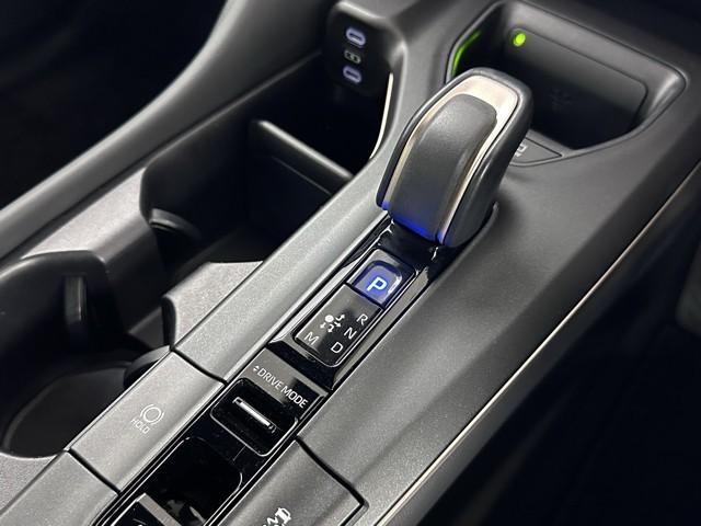 クラウンクロスオーバー RSアドバンスド 衝突回避 サンル-フ オートクルーズコントロール 横滑り防止 フルセグTV パワーシート レザーシート LED アルミホイール AC100V スマートキー ナビ&TV ABS フルオートエアコン(10枚目)