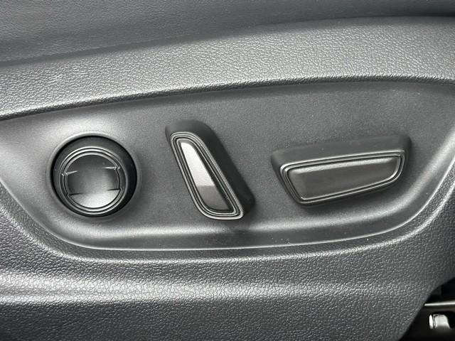 クラウンクロスオーバー RSアドバンスド 衝突回避 サンル-フ オートクルーズコントロール 横滑り防止 フルセグTV パワーシート レザーシート LED アルミホイール AC100V スマートキー ナビ&TV ABS フルオートエアコン(15枚目)