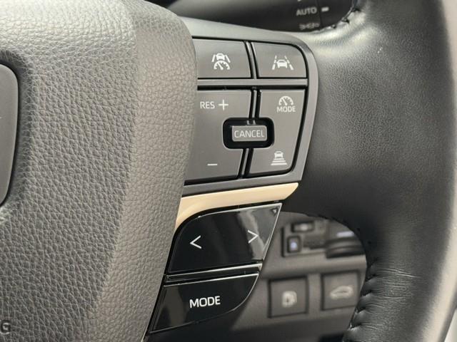 クラウンクロスオーバー Ｇレザーパッケージ　クルーズコントロール　パワーシート　バックモニター　記録簿　ＬＥＤヘッドランプ　レザーシート　ドラレコ　ＥＴＣ　１００Ｖ電源　フルセグＴＶ　４ＷＤ　スマートキー　盗難防止装置　キーレス　ＡＢＳ（9枚目）