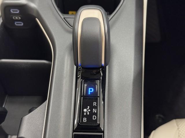 クラウンクロスオーバー Ｇレザーパッケージ　クルーズコントロール　パワーシート　バックモニター　記録簿　ＬＥＤヘッドランプ　レザーシート　ドラレコ　ＥＴＣ　１００Ｖ電源　フルセグＴＶ　４ＷＤ　スマートキー　盗難防止装置　キーレス　ＡＢＳ（10枚目）