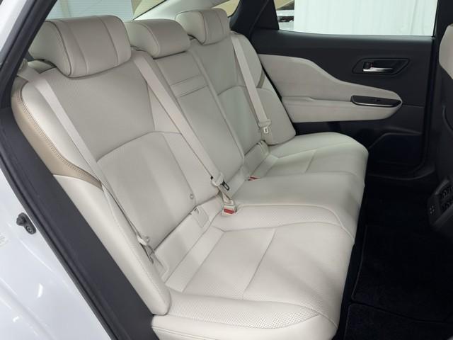 クラウンクロスオーバー Ｇレザーパッケージ　クルーズコントロール　パワーシート　バックモニター　記録簿　ＬＥＤヘッドランプ　レザーシート　ドラレコ　ＥＴＣ　１００Ｖ電源　フルセグＴＶ　４ＷＤ　スマートキー　盗難防止装置　キーレス　ＡＢＳ（16枚目）