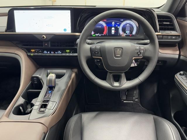 クラウンクロスオーバー Ｇアドバンスド・レザーパッケージ　ＴＳＳ　レザー　フルセグＴＶ　パワーシート　ＬＥＤヘッドライト　クルーズコントロール　Ｂカメラ　ドライブレコーダ　オートエアコン　アルミホイル　ＡＣコンセント　ＥＴＣ付　横滑り防止装置　４ＷＤ　ＴＶ（4枚目）