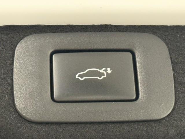 クラウンクロスオーバー Ｇアドバンスド・レザーパッケージ　ＴＳＳ　レザー　フルセグＴＶ　パワーシート　ＬＥＤヘッドライト　クルーズコントロール　Ｂカメラ　ドライブレコーダ　オートエアコン　アルミホイル　ＡＣコンセント　ＥＴＣ付　横滑り防止装置　４ＷＤ　ＴＶ（17枚目）