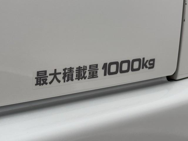 ハイエースバン スーパーGL ダークプライムII リアエアコン エアバッグ フルフラット 横滑り防止機能 LEDライト キーレスエントリー 地デジ ドラレコ 助手席エアバッグ パワステ パワーウインドウ DVD再生 ミュージックプレイヤー接続可(19枚目)