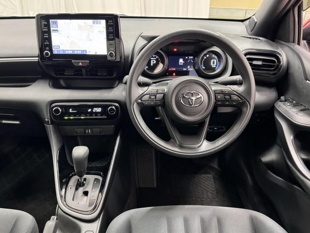 ヤリス G パノラミックビューモニター カーナビ 点検記録簿 Bカメラ スマートキー&プッシュスタート ドライブレコーダー メモリーナビゲーション イモビ 横滑り防止システム クルーズC ABS Wエアバック(4枚目)