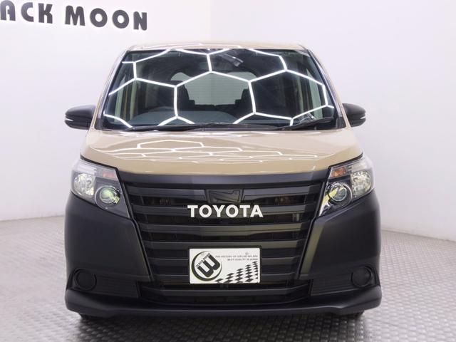 ノア X Vパッケージ オリジナルアウトドアカスタム 新品ホイール 新品タイヤ 新品TOYOTAエンブレム ブラックヘッドライト加工 電動スライドドア イクリプスナビ バックカメラ キーレスエントリー ETC(4枚目)
