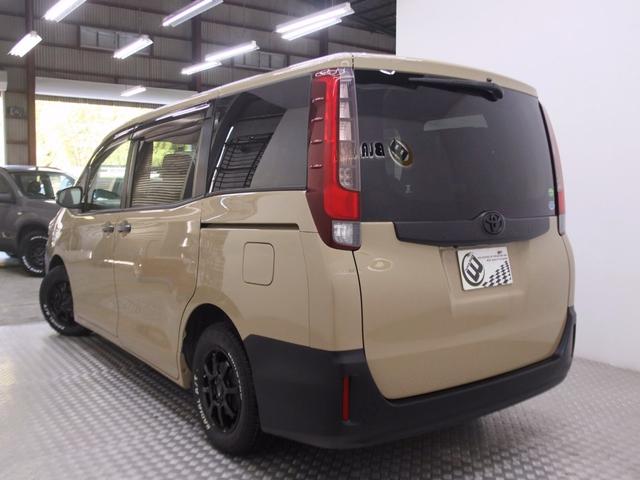 ノア X Vパッケージ オリジナルアウトドアカスタム 新品ホイール 新品タイヤ 新品TOYOTAエンブレム ブラックヘッドライト加工 電動スライドドア イクリプスナビ バックカメラ キーレスエントリー ETC(6枚目)