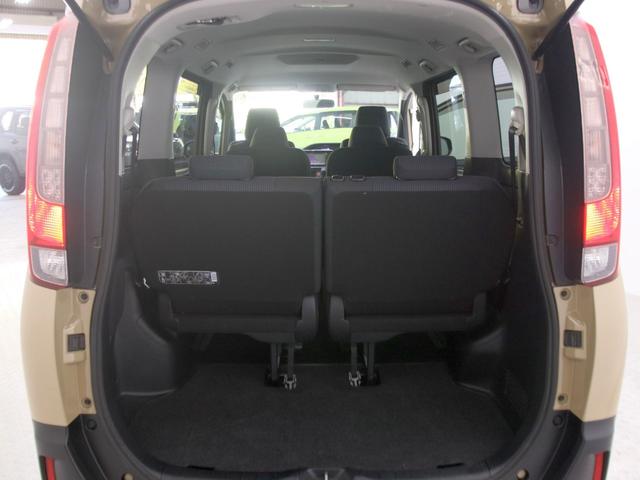 ノア X Vパッケージ オリジナルアウトドアカスタム 新品ホイール 新品タイヤ 新品TOYOTAエンブレム ブラックヘッドライト加工 電動スライドドア イクリプスナビ バックカメラ キーレスエントリー ETC(21枚目)