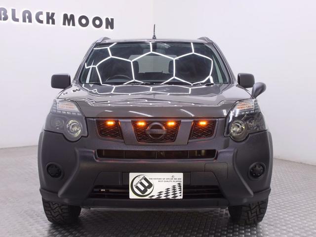 エクストレイル ２０Ｘ　オリジナルアウトドアカスタム　新品ホイール　新品タイヤ　新品リフトアップ　新品バンパーガード　新品ＬＥＤグリルマーカー　ブラックヘッドライト加工　メモリーナビ　バックカメラ　インテリジェントキー（4枚目）