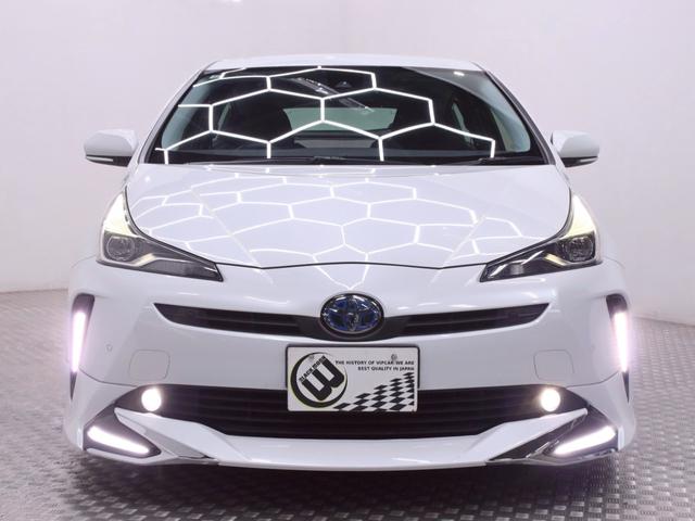 プリウス Ｓ　後期　セーフティセンス　新品フルエアロ　新品ホイール　新品タイヤ　新品ローダウン　新品ＬＥＤデイライト　クリアランスソナー　純正８型ディスプレーオーディオ　バックカメラ　ＡＣ１００Ｖコンセント（4枚目）