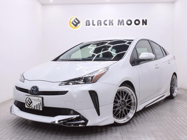 プリウス Ｓ　後期　セーフティセンス　新品フルエアロ　新品ホイール　新品タイヤ　新品ローダウン　新品ＬＥＤデイライト　クリアランスソナー　純正８型ディスプレーオーディオ　バックカメラ　ＡＣ１００Ｖコンセント（5枚目）