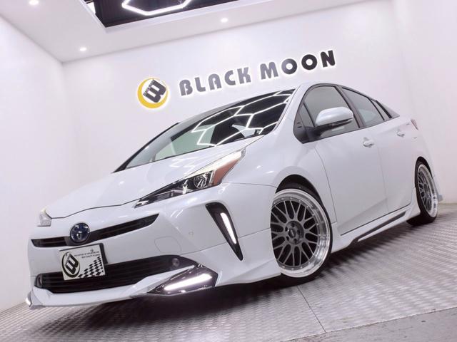 プリウス Ｓ　後期　セーフティセンス　新品フルエアロ　新品ホイール　新品タイヤ　新品ローダウン　新品ＬＥＤデイライト　クリアランスソナー　純正８型ディスプレーオーディオ　バックカメラ　ＡＣ１００Ｖコンセント（6枚目）