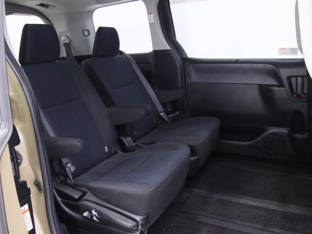 ヴォクシー Ｘ　（神奈川カスタムカー）新品ホイール・ＡＴタイヤ／保証付／記録簿／ナビ／後席モニター／Ｂカメラ／ＥＴＣ／ライトインナー加工／Ｂｌｕｅｔｏｏｔｈ／電動スライド／ＬＥＤヘッドライト／ＥＴＣ／ＴＶ／ＤＶＤ再生（20枚目）