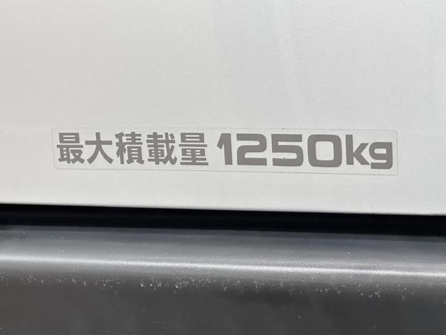 ロングＤＸ　踏み間違い防止　ナビテレビ　記録簿付　シングルエアバッグ　前席パワーウィンドウ　ＡＵＸ　横滑防止装置　ドライブレコーダー　キーレスエントリー　マニュアルエアコン　パワステ　ＥＴＣ車載器　メモリーナビ(18枚目)