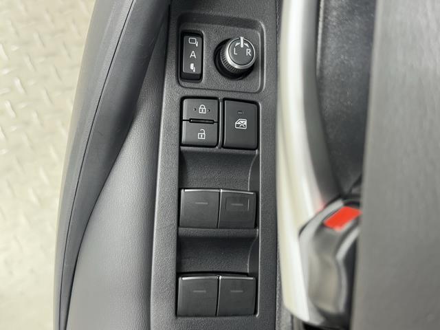 カローラスポーツ ハイブリッドＧ　衝突軽減　ナビ　バックモニター　オートエアコン　ＥＴＣ車載器　踏み間違い防止　アルミ　クルーズコントロール　ＬＥＤヘッドライト　ドライブレコーダー　イモビライザー　横滑り防止機能　スマ－トキ－（11枚目）