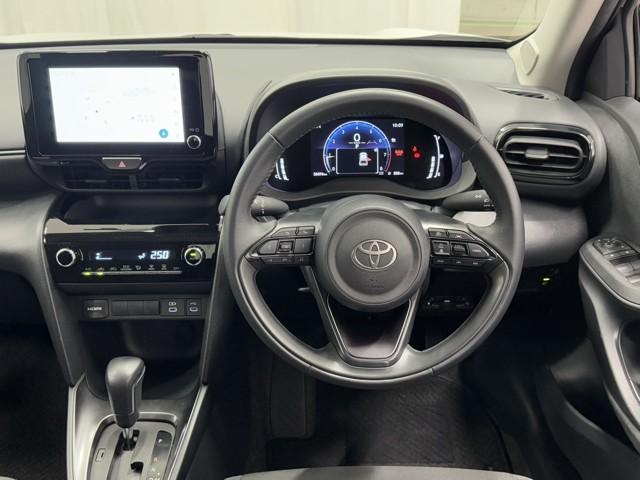 ヤリスクロス Ｇ　ＥＴＣ装備　リヤカメラ　点検記録簿　スマートエントリー　イモビライザー　オートエアコン　アルミホイール　キーレス　パワーウィンドウ　クルコン　ＡＢＳ　ドライブレコーダー　エアバッグ　パワーステアリング（4枚目）