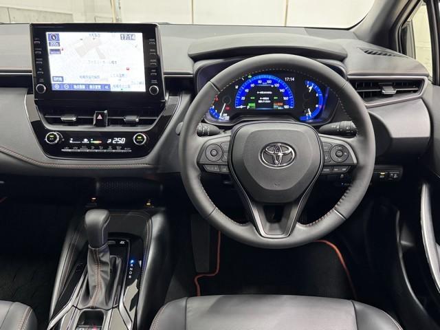 カローラツーリング ハイブリッド ダブルバイビー50ミリオンエディション 衝突軽減装置 横滑り防止機能 LEDライト オートクルーズコントロール ABS ドラレコ アイドリングストップ バックモニター アルミホイール エアバッグ 盗難防止装置 ETC ナビ スマートキー(4枚目)