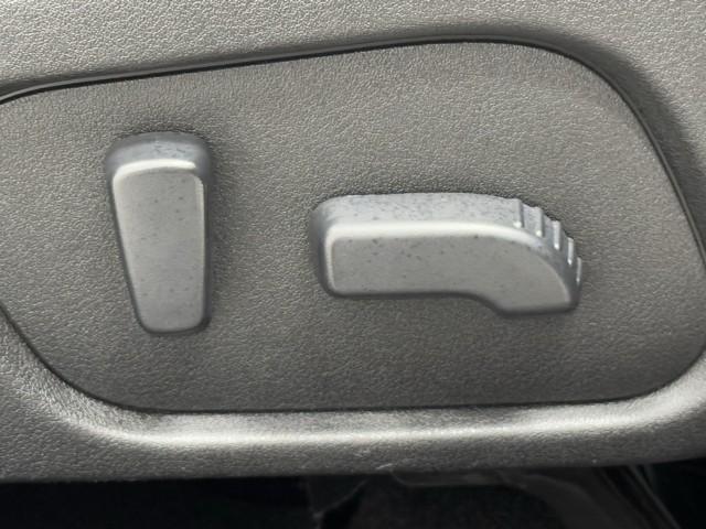 フォレスター Ｓ－リミテッド　アクセスキー　キーレス　クルーズコントロール　ＴＶナビ　寒冷地仕様　ドライブレコーダー　ＤＶＤ再生　横滑り防止機能　Ｐシート　４ＷＤ　地デジ　ＥＴＣ　アルミ　パワーステアリング　ＡＵＸ　Ａストップ（16枚目）