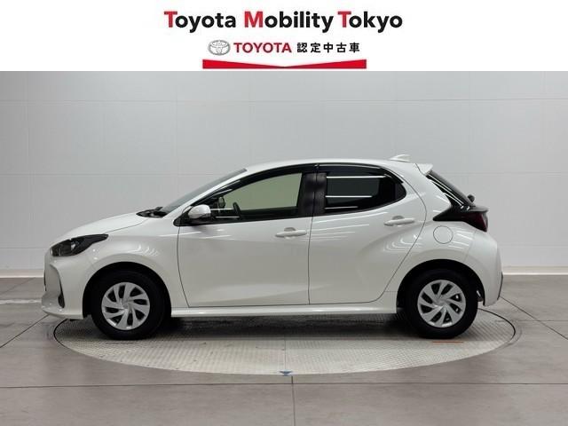 ヤリス Ｘ　被害軽減ブレーキ　ドラレコ付　キーレスエントリー　ミュージックプレイヤー接続可　クルーズコントロール　ＥＴＣ車載器　ＥＳＣ　サイドエアバッグ　メモリーナビ　パワーステアリング　エアバック　ＡＢＳ　ナビ（3枚目）