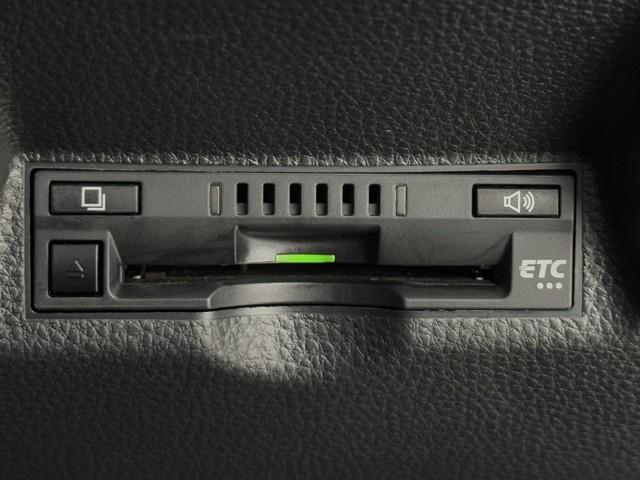 ヤリス Ｘ　被害軽減ブレーキ　ドラレコ付　キーレスエントリー　ミュージックプレイヤー接続可　クルーズコントロール　ＥＴＣ車載器　ＥＳＣ　サイドエアバッグ　メモリーナビ　パワーステアリング　エアバック　ＡＢＳ　ナビ（6枚目）