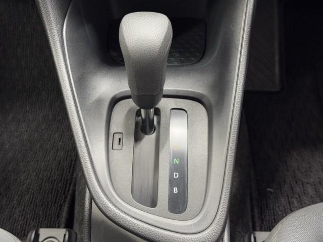 ヤリス Ｘ　被害軽減ブレーキ　ドラレコ付　キーレスエントリー　ミュージックプレイヤー接続可　クルーズコントロール　ＥＴＣ車載器　ＥＳＣ　サイドエアバッグ　メモリーナビ　パワーステアリング　エアバック　ＡＢＳ　ナビ（12枚目）