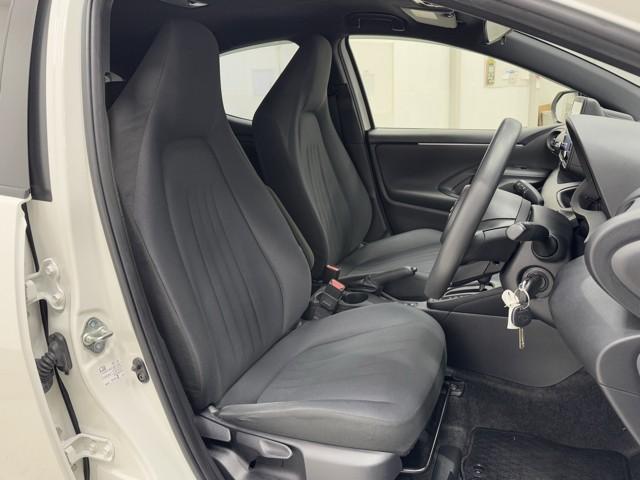 ヤリス Ｘ　被害軽減ブレーキ　ドラレコ付　キーレスエントリー　ミュージックプレイヤー接続可　クルーズコントロール　ＥＴＣ車載器　ＥＳＣ　サイドエアバッグ　メモリーナビ　パワーステアリング　エアバック　ＡＢＳ　ナビ（14枚目）