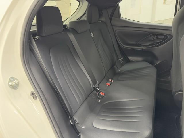 ヤリス Ｘ　被害軽減ブレーキ　ドラレコ付　キーレスエントリー　ミュージックプレイヤー接続可　クルーズコントロール　ＥＴＣ車載器　ＥＳＣ　サイドエアバッグ　メモリーナビ　パワーステアリング　エアバック　ＡＢＳ　ナビ（15枚目）