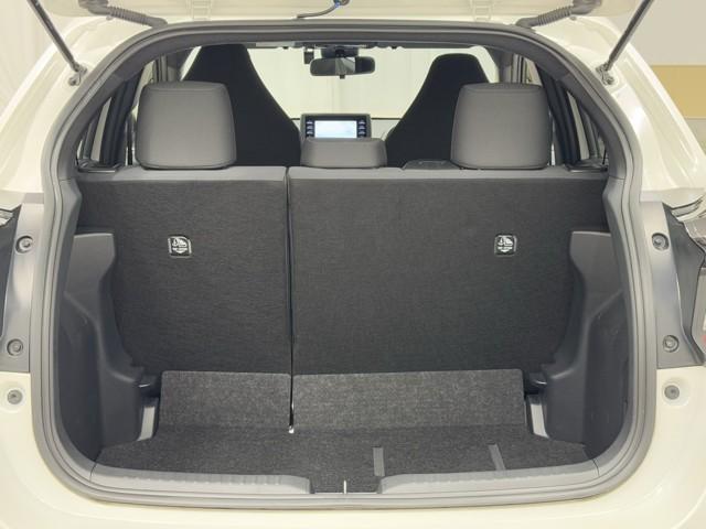 ヤリス Ｘ　被害軽減ブレーキ　ドラレコ付　キーレスエントリー　ミュージックプレイヤー接続可　クルーズコントロール　ＥＴＣ車載器　ＥＳＣ　サイドエアバッグ　メモリーナビ　パワーステアリング　エアバック　ＡＢＳ　ナビ（16枚目）