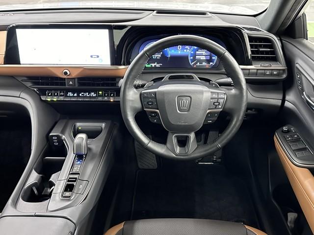クラウンクロスオーバー RSアドバンスド 衝突回避 サンル-フ オートクルーズコントロール 横滑り防止 フルセグTV パワーシート レザーシート LED アルミホイール AC100V スマートキー ナビ&TV ABS フルオートエアコン(4枚目)