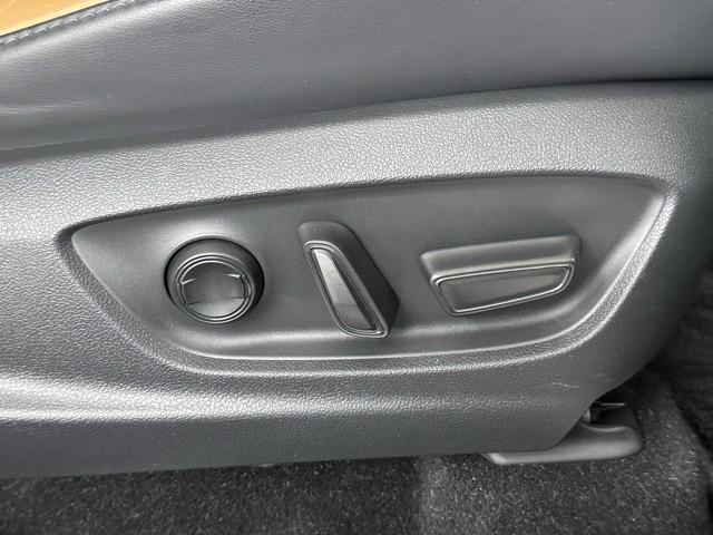 クラウンクロスオーバー RSアドバンスド 衝突回避 サンル-フ オートクルーズコントロール 横滑り防止 フルセグTV パワーシート レザーシート LED アルミホイール AC100V スマートキー ナビ&TV ABS フルオートエアコン(15枚目)