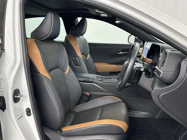 クラウンクロスオーバー RSアドバンスド 衝突回避 サンル-フ オートクルーズコントロール 横滑り防止 フルセグTV パワーシート レザーシート LED アルミホイール AC100V スマートキー ナビ&TV ABS フルオートエアコン(16枚目)