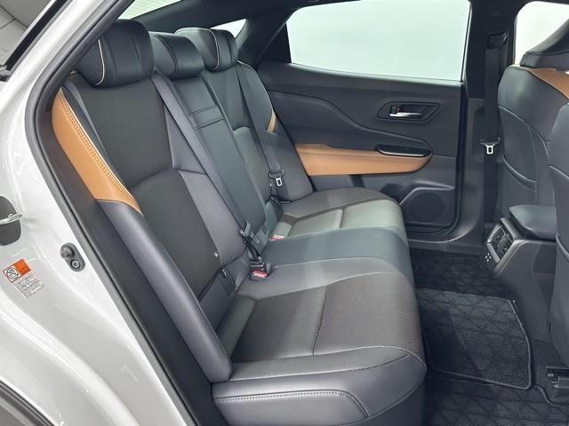 クラウンクロスオーバー RSアドバンスド 衝突回避 サンル-フ オートクルーズコントロール 横滑り防止 フルセグTV パワーシート レザーシート LED アルミホイール AC100V スマートキー ナビ&TV ABS フルオートエアコン(17枚目)