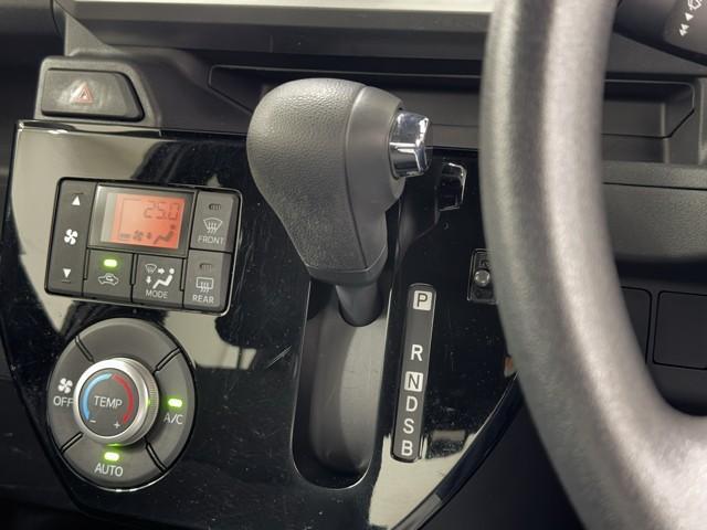 ピクシスメガ L SAIII W電動ドア 軽減ブレーキ スマートキー&プッシュスタート Bカメラ イモビライザー ナビTV ETC アイドリングストップ 運転席助手席エアバック オートエアコン ワンセグTV アルミホイール 記録簿(12枚目)