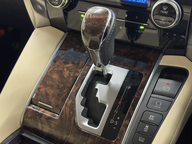 アルファードハイブリッド Ｘ　両電動ドア　ＬＥＤヘッドライト　ドラレコ　横滑り防止　ＥＴＣ車載器　クルコン　リアオートエアコン　ミュージックプレイヤー接続可　メモリーナビ　キーレス　ナビ＆ＴＶ　４ＷＤ　ＤＶＤ再生　３列シート　ＰＳ（12枚目）