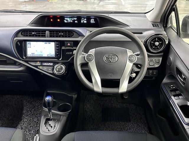 アクア Ｓ　キーレスエントリ　エアロ　ナビ＆ＴＶ　ワンオーナー車　オートエアコン　デュアルエアバック　ＥＳＣ　Ｂカメラ　パワーウィンドウ　ＡＵＸ端子　ＳＲＳ　ワンセグＴＶ　パワーステアリング　ＡＢＳ　メモリーナビ（4枚目）