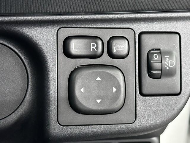 アクア Ｓ　キーレスエントリ　エアロ　ナビ＆ＴＶ　ワンオーナー車　オートエアコン　デュアルエアバック　ＥＳＣ　Ｂカメラ　パワーウィンドウ　ＡＵＸ端子　ＳＲＳ　ワンセグＴＶ　パワーステアリング　ＡＢＳ　メモリーナビ（12枚目）