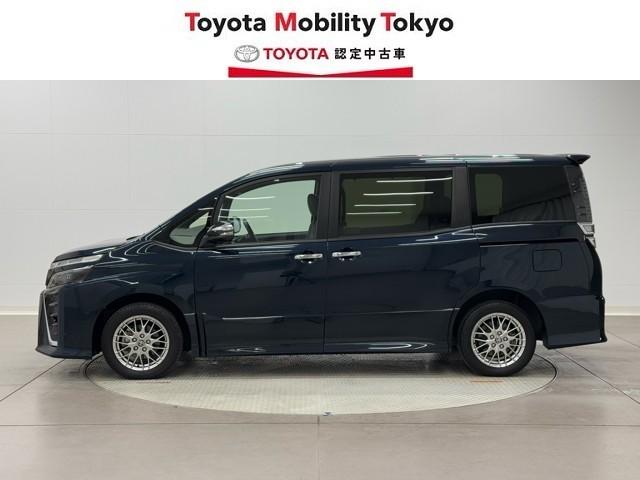 ヴォクシー ハイブリッドＺＳ　煌ＩＩＩ　ドライブレコーダ　アイドリングストップ　地デジＴＶ　リヤカメラ　１オナ車　Ｗエアコン　スマートキー　ミュージックプレイヤー接続可　ＤＶＤ再生可　クルコン　ＶＳＣ　キーレス　アルミホイール　ナビ＆ＴＶ（3枚目）