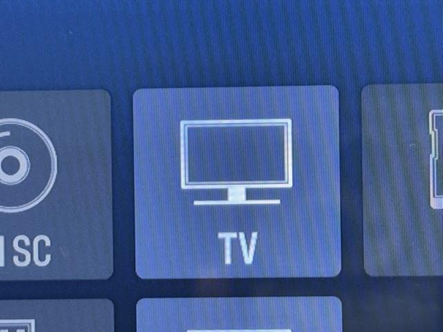 ヴォクシー ハイブリッドＺＳ　煌ＩＩＩ　ドライブレコーダ　アイドリングストップ　地デジＴＶ　リヤカメラ　１オナ車　Ｗエアコン　スマートキー　ミュージックプレイヤー接続可　ＤＶＤ再生可　クルコン　ＶＳＣ　キーレス　アルミホイール　ナビ＆ＴＶ（7枚目）