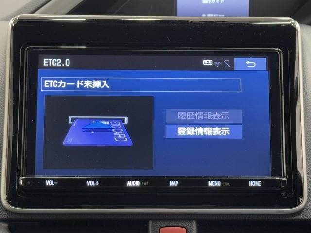 ヴォクシー ハイブリッドＺＳ　煌ＩＩＩ　ドライブレコーダ　アイドリングストップ　地デジＴＶ　リヤカメラ　１オナ車　Ｗエアコン　スマートキー　ミュージックプレイヤー接続可　ＤＶＤ再生可　クルコン　ＶＳＣ　キーレス　アルミホイール　ナビ＆ＴＶ（9枚目）