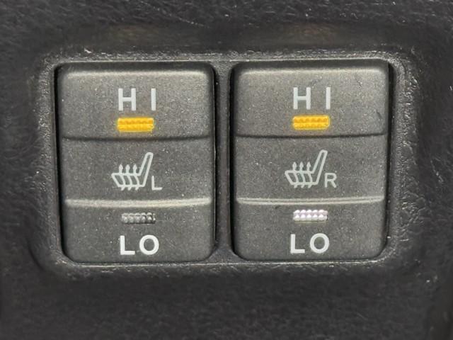 ヴォクシー ハイブリッドＺＳ　煌ＩＩＩ　ドライブレコーダ　アイドリングストップ　地デジＴＶ　リヤカメラ　１オナ車　Ｗエアコン　スマートキー　ミュージックプレイヤー接続可　ＤＶＤ再生可　クルコン　ＶＳＣ　キーレス　アルミホイール　ナビ＆ＴＶ（15枚目）