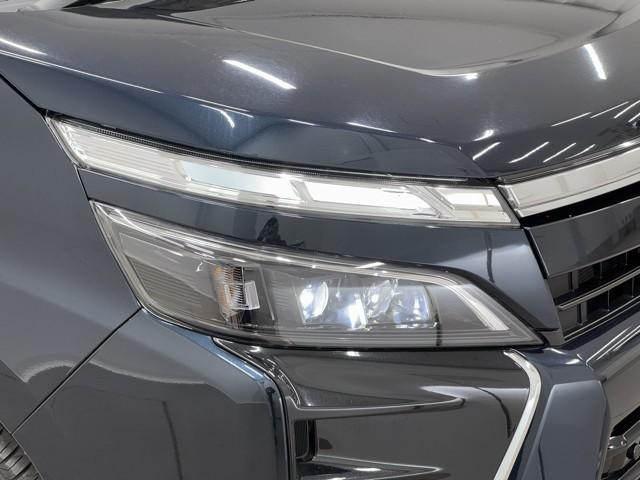 ヴォクシー ハイブリッドＺＳ　煌ＩＩＩ　ドライブレコーダ　アイドリングストップ　地デジＴＶ　リヤカメラ　１オナ車　Ｗエアコン　スマートキー　ミュージックプレイヤー接続可　ＤＶＤ再生可　クルコン　ＶＳＣ　キーレス　アルミホイール　ナビ＆ＴＶ（19枚目）