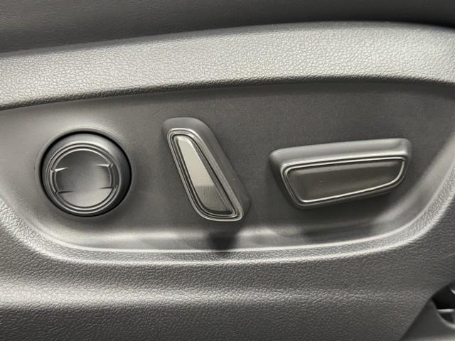 クラウンクロスオーバー Gアドバンスド・レザーパッケージ TSS レザー フルセグTV パワーシート LEDヘッドライト クルーズコントロール Bカメラ ドライブレコーダ オートエアコン アルミホイル ワンオーナー ETC付 横滑り防止装置 4WD TV(14枚目)