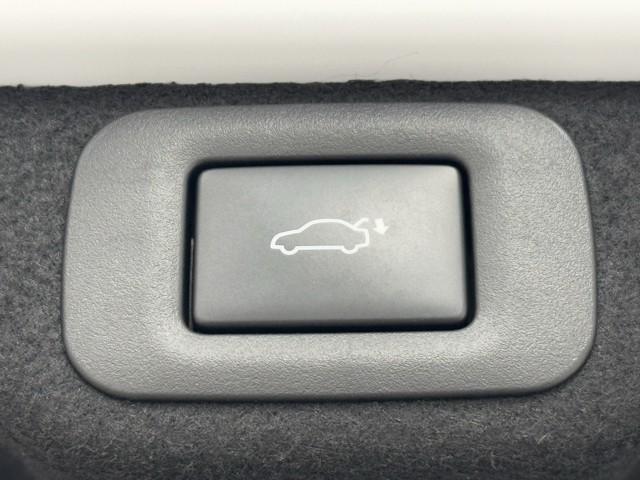 クラウンクロスオーバー Gアドバンスド・レザーパッケージ TSS レザー フルセグTV パワーシート LEDヘッドライト クルーズコントロール Bカメラ ドライブレコーダ オートエアコン アルミホイル ワンオーナー ETC付 横滑り防止装置 4WD TV(18枚目)