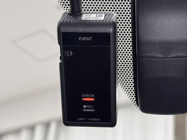 ドライブレコーダー装備してますよ。　思いでの記録や万が一の時の記録にも便利ですね。