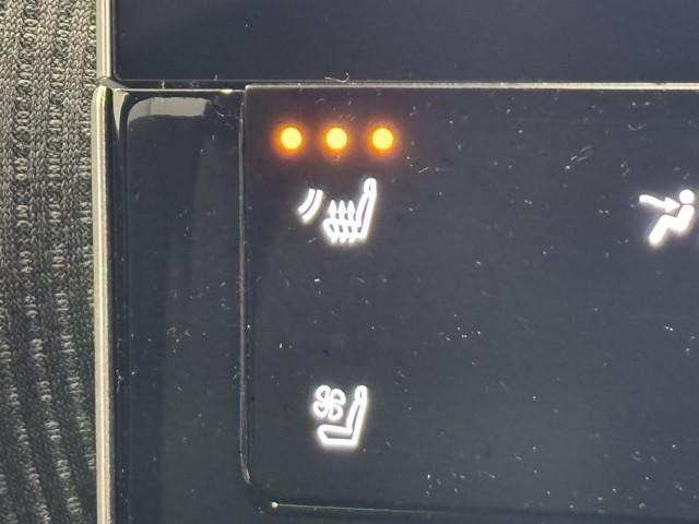 シートヒーター付きなので体調に合わせて細かく車内環境を調整できちゃいます。天候や、体調に左右されずに快適に１日をスタート出来ますね。