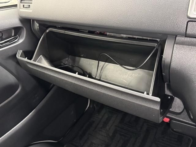 ハイエースバン ロングスーパーGL Wエアコン Bカメラ LEDライト パワーウインドウ 横滑防止 ドライブレコーダー DVD視聴可 キーレスエントリー オートエアコン ETC パワーステ 記録簿有 ABS ミュージックプレイヤー接続可(11枚目)