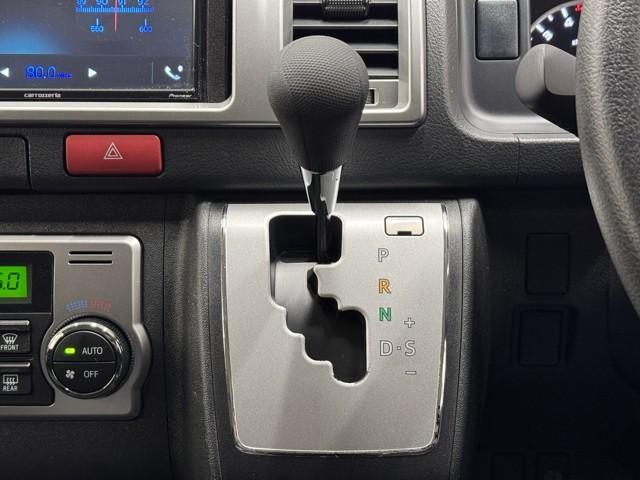 ハイエースバン ロングスーパーGL Wエアコン Bカメラ LEDライト パワーウインドウ 横滑防止 ドライブレコーダー DVD視聴可 キーレスエントリー オートエアコン ETC パワーステ 記録簿有 ABS ミュージックプレイヤー接続可(12枚目)