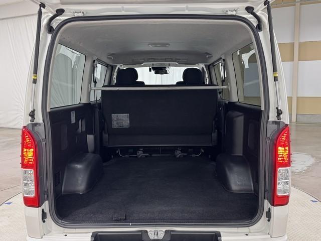 ハイエースバン ロングスーパーGL Wエアコン Bカメラ LEDライト パワーウインドウ 横滑防止 ドライブレコーダー DVD視聴可 キーレスエントリー オートエアコン ETC パワーステ 記録簿有 ABS ミュージックプレイヤー接続可(16枚目)