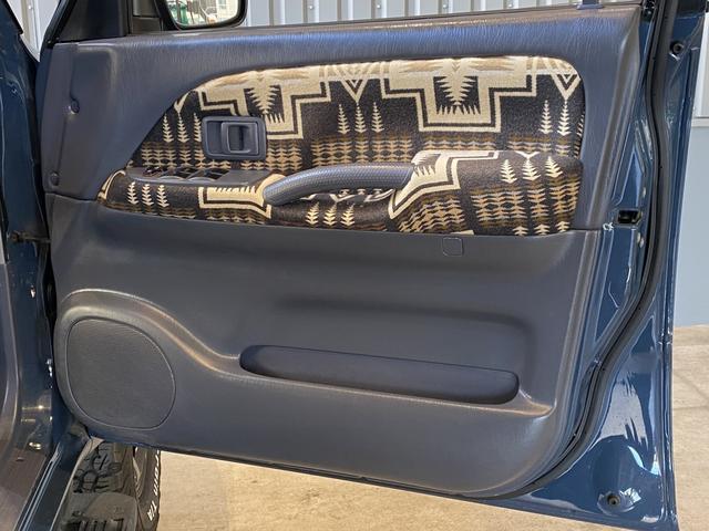 ランドクルーザープラド ＴＸ　【純正３色テールレンズ】【ＢＲＵＴ　ＢＲ４４アルミホイール】【ＢＦグッドリッチＫＯ２タイヤ】【ペンドルトンシートカバー】【ドア内張ペンドルトン張替】【ディスプレイオーディオ】【バックカメラ】【前後ドラ（20枚目）